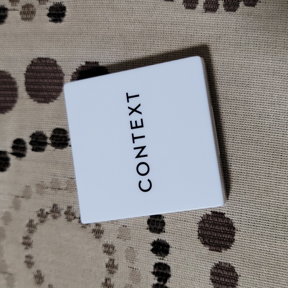 Context Matte Bronzer in Undisputed  0.10 oz - Picture 2 of 3